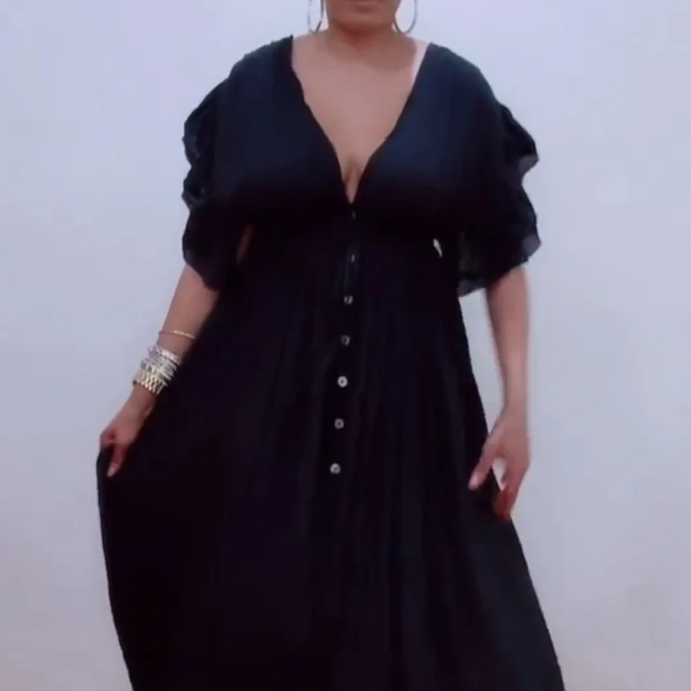 Oversized Black Flowy Maxi Dress - Picture 4 of 9